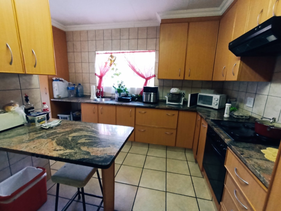 To Let 3 Bedroom Property for Rent in Potchefstroom South North West